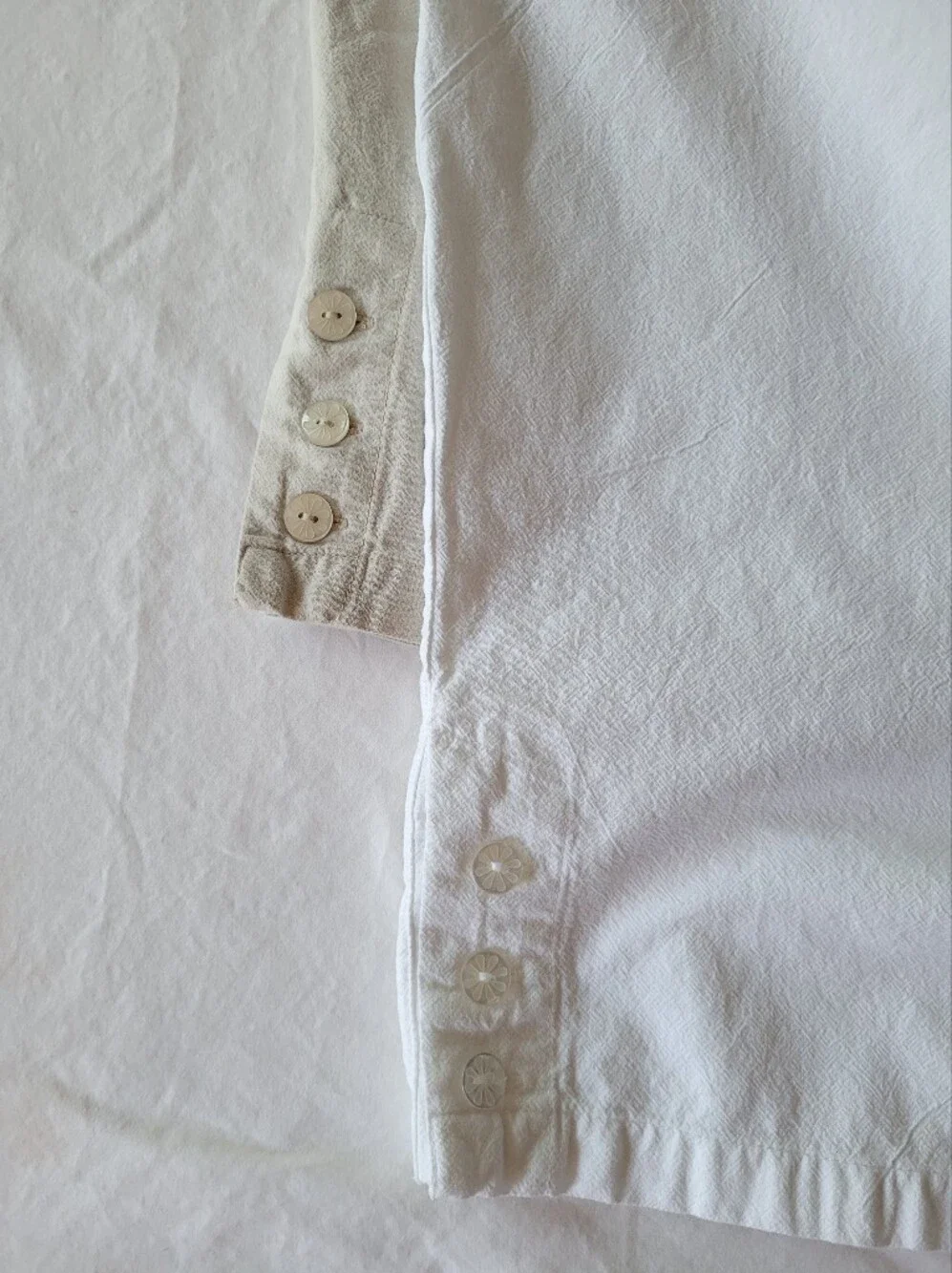 Gloria Vanderbilt Pair of Elastic Waist Capri Pants in White and Khaki Size XL - Picture 4 of 10